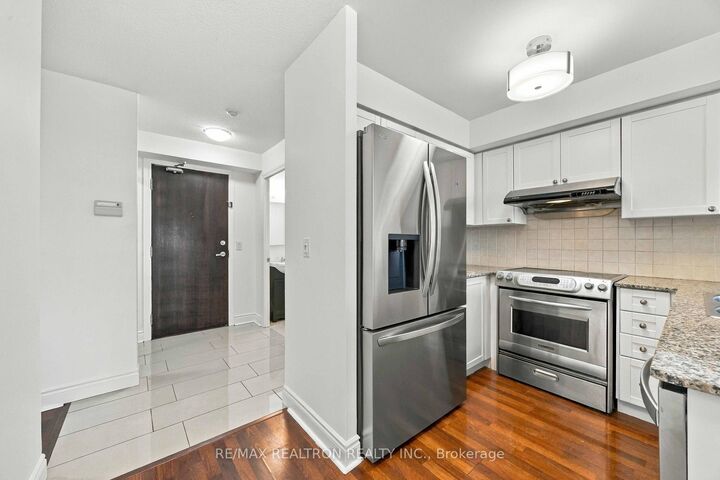 Property Photo:  7 North Park Road 1204  ON L4J 0C9 