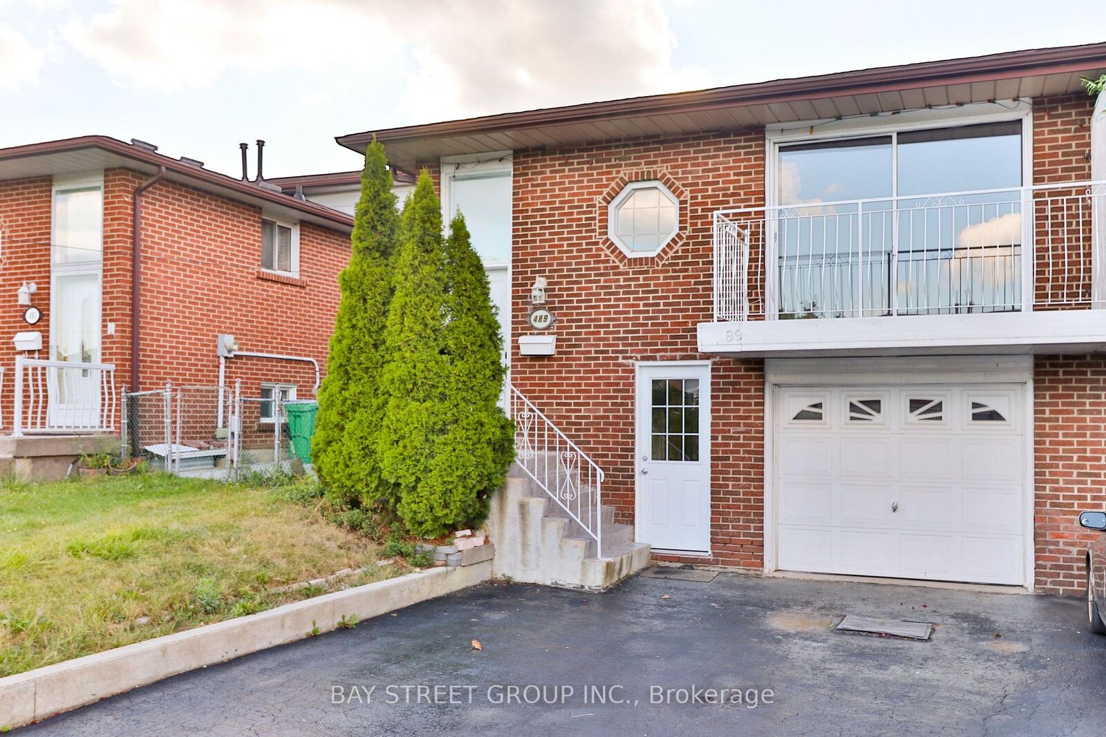 Property Photo:  489 Fergo Avenue Upper Unit  ON L5B 2J2 