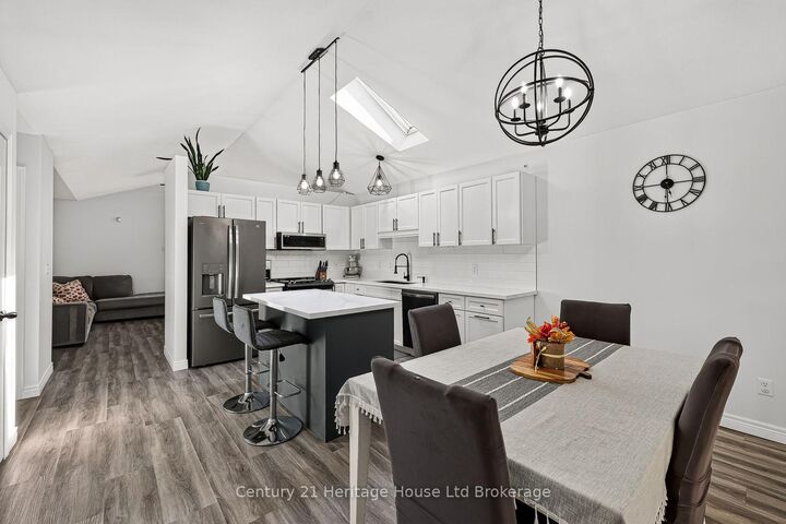 Property Photo:  10 Potters Way  ON N4S 8Z5 