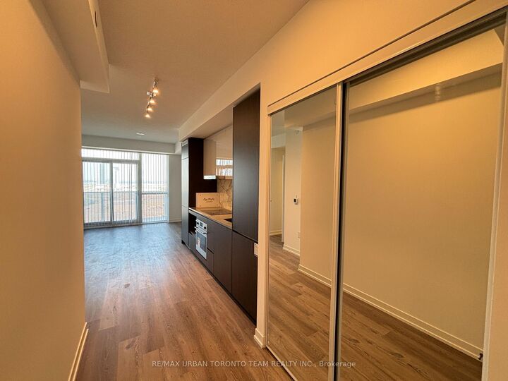 Property Photo:  28 Interchange Way 2008  ON L4K 0P8 