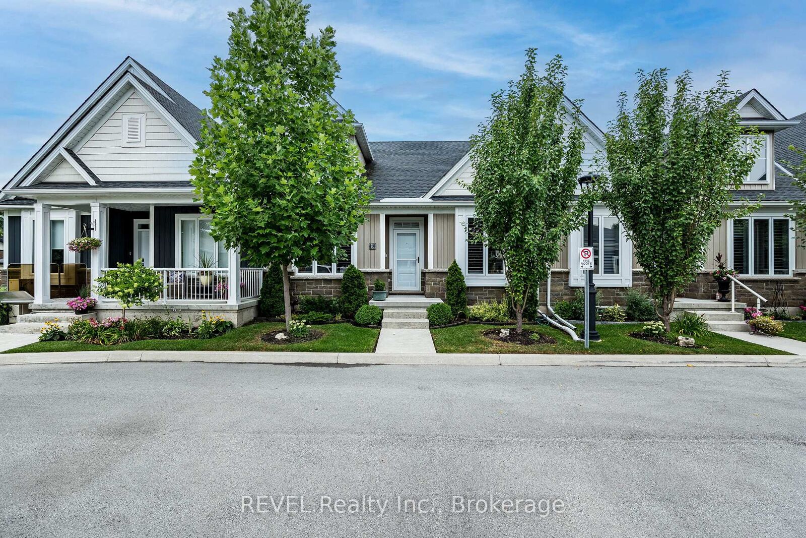 Property Photo:  18 Princeton Common Street  ON L2N 0B7 