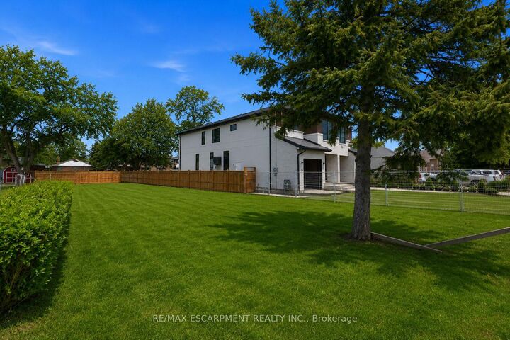 Property Photo:  19A Broadview Avenue  ON L5H 2S8 