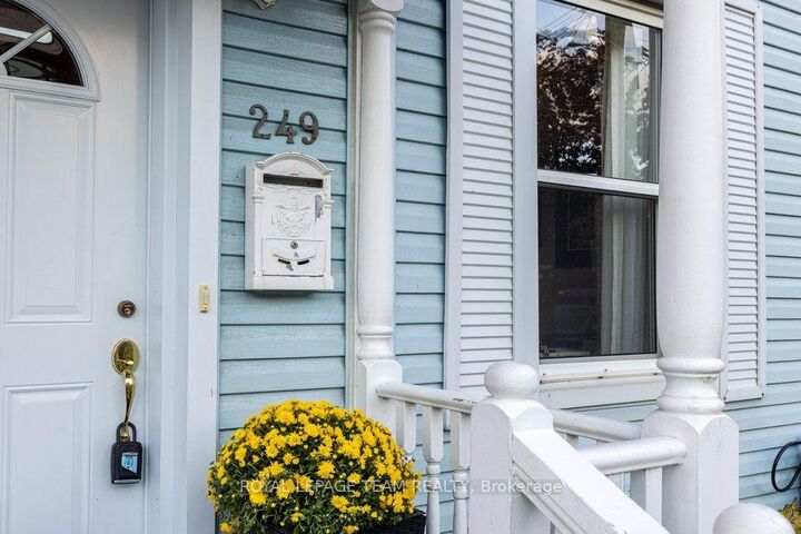 Property Photo:  249 Hinchey Avenue  ON K1Y 1L9 