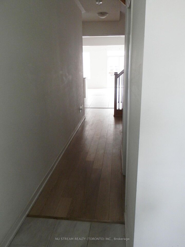 Property Photo:  208 Harding Park Street  ON L3Y 0E3 