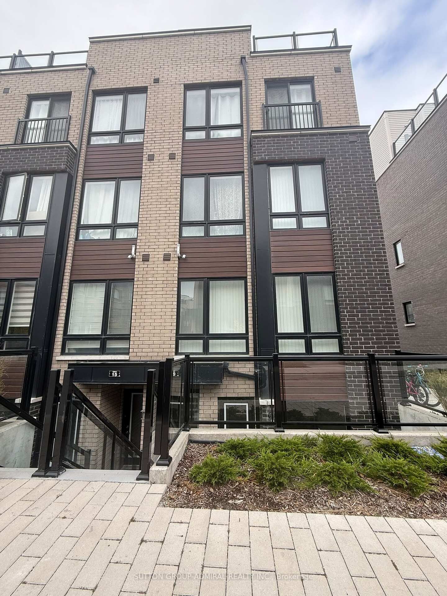 Property Photo:  235 McLevin Avenue 19  ON M1B 1E7 