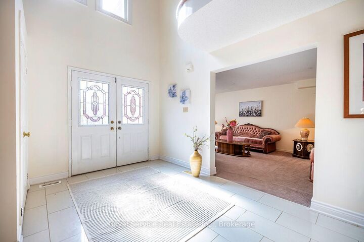 Property Photo:  516 Palmtree Crescent  ON L1K 2H2 