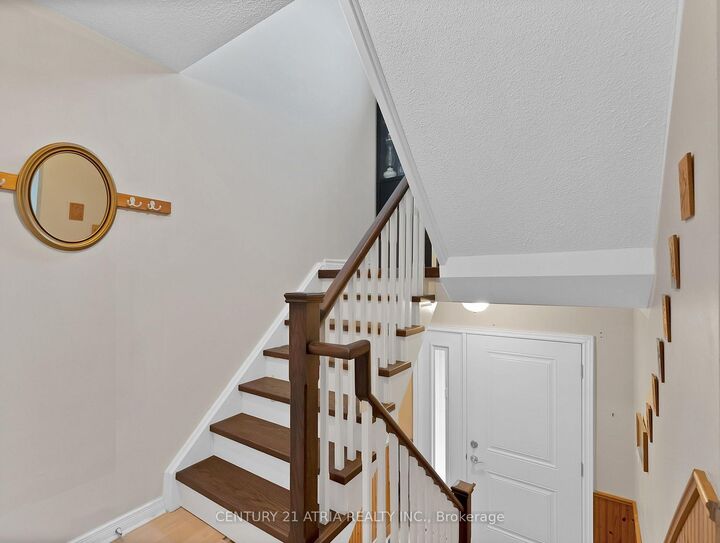 Property Photo:  20 Lakeview Court  ON L9W 4P2 