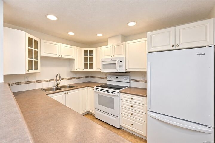Property Photo:  380 Waterfront Cres #109  BC V8T 5K3 