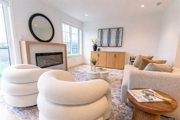 Property Photo:  3907 Cedar Hill Rd #U8  BC V8P 3Z8 