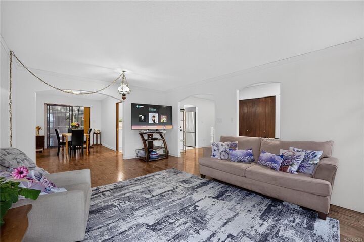 Property Photo:  5334 Georgiaview Cres  BC V9T 5Z7 
