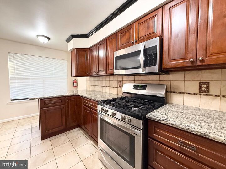 Property Photo:  18 Dogwood Drive  NJ 08820 