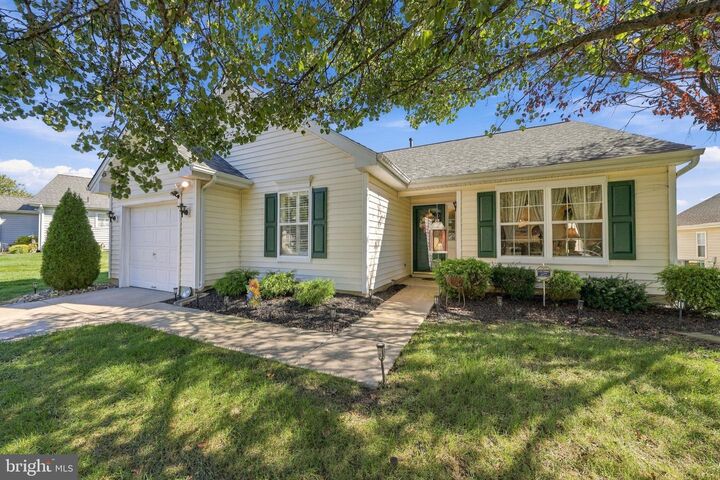 Property Photo:  17 Maple Leaf Circle  NJ 08080 