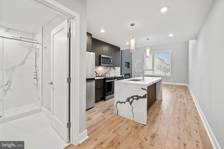 Property Photo:  1000 W Girard Avenue 101  PA 19123 
