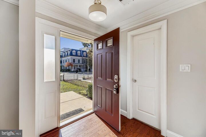 Property Photo: 913 First Street VA 22314