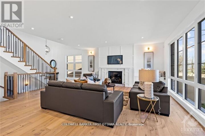 Property Photo:  302 Parnell Avenue  ON K1Z 5J8 