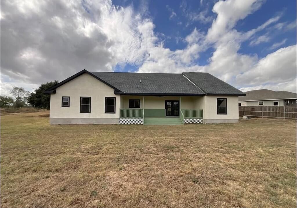 Property Photo:  185 Meadow Ln  TX 78052 