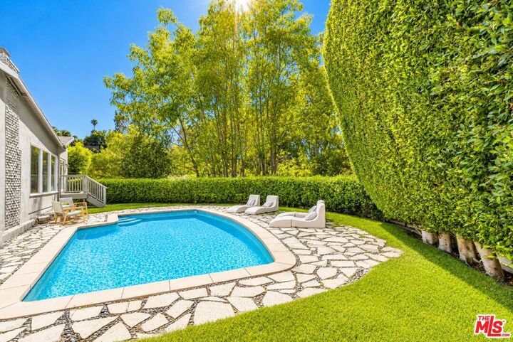 Property Photo:  2601 Nichols Canyon Rd  CA 90046 
