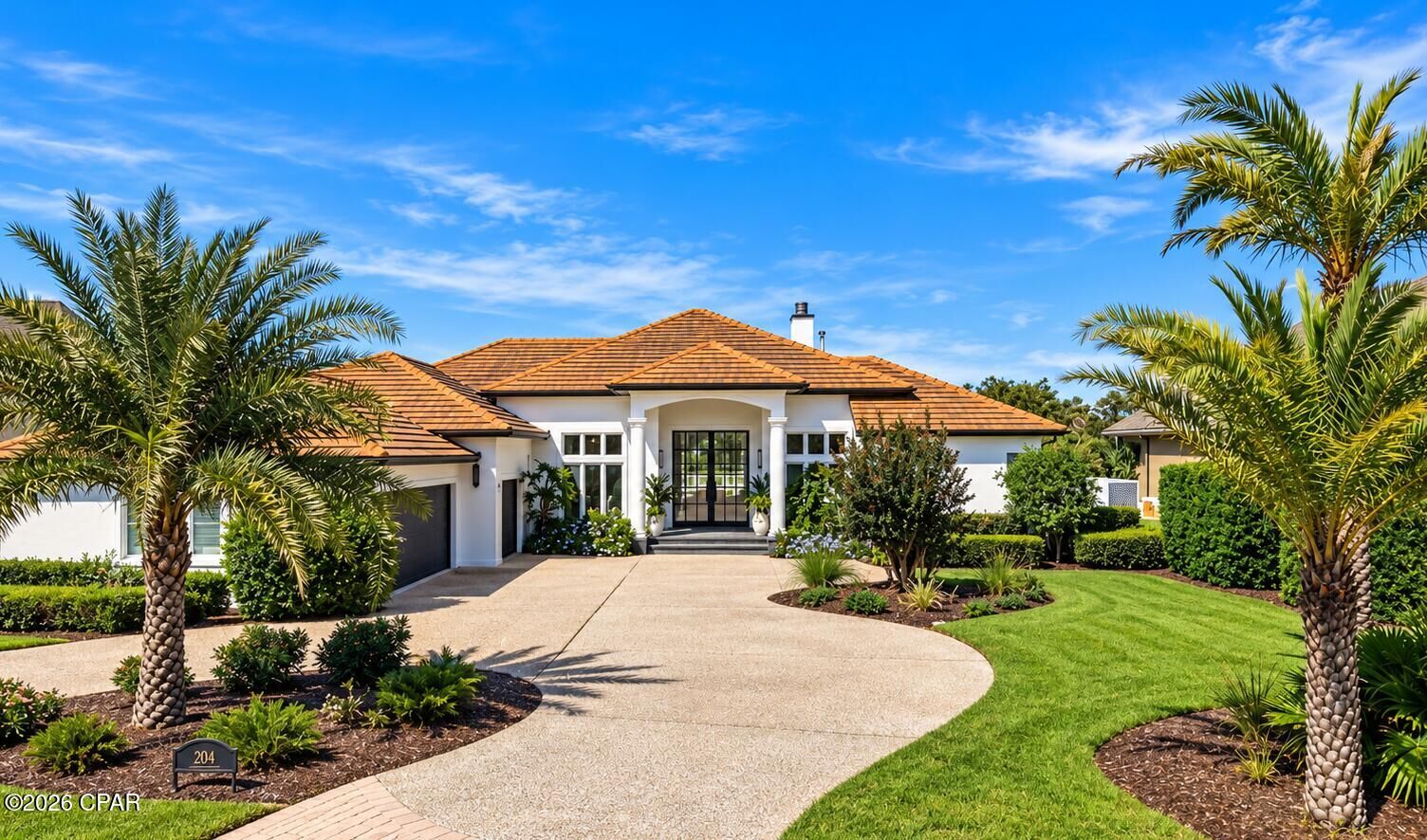 Property Photo:  204 Golf Circle  FL 32408 
