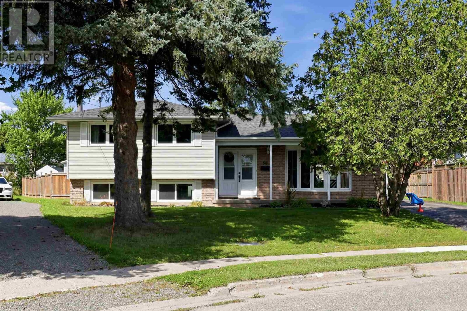 Property Photo:  63 Texas Ave  ON P6A 4Z1 