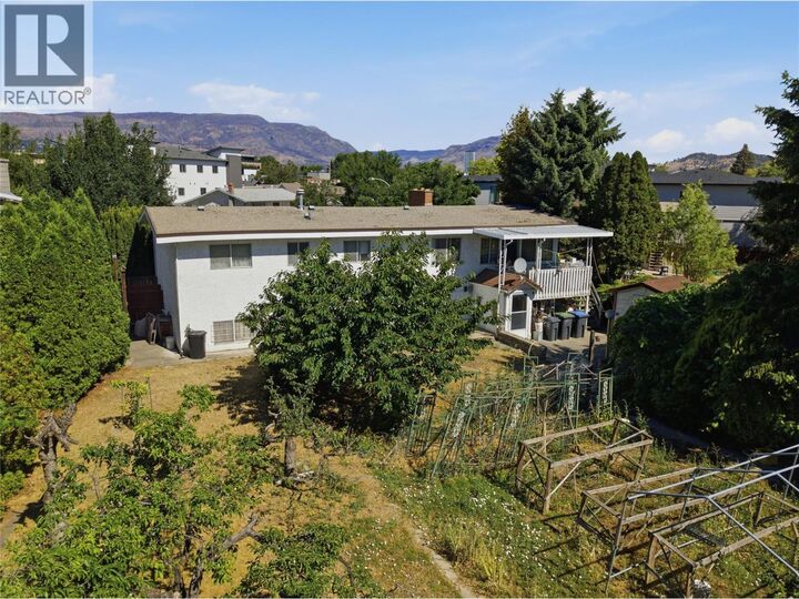 Photo de la propriété:  766 Coopland Crescent  BC V1Y 2V1 