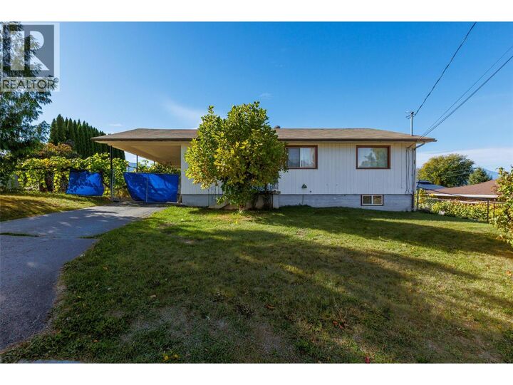 Property Photo:  417 10th Avenue South  BC V0B 1G3 