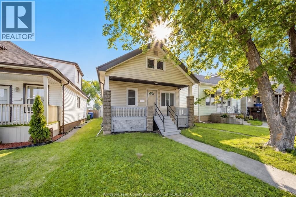 Property Photo: 1560 Lillian Avenue ON N8X 4A8
