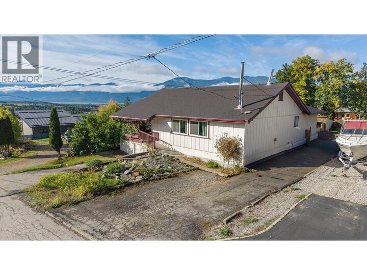 Property Photo:  115 24th Avenue North  BC V0B 1G5 