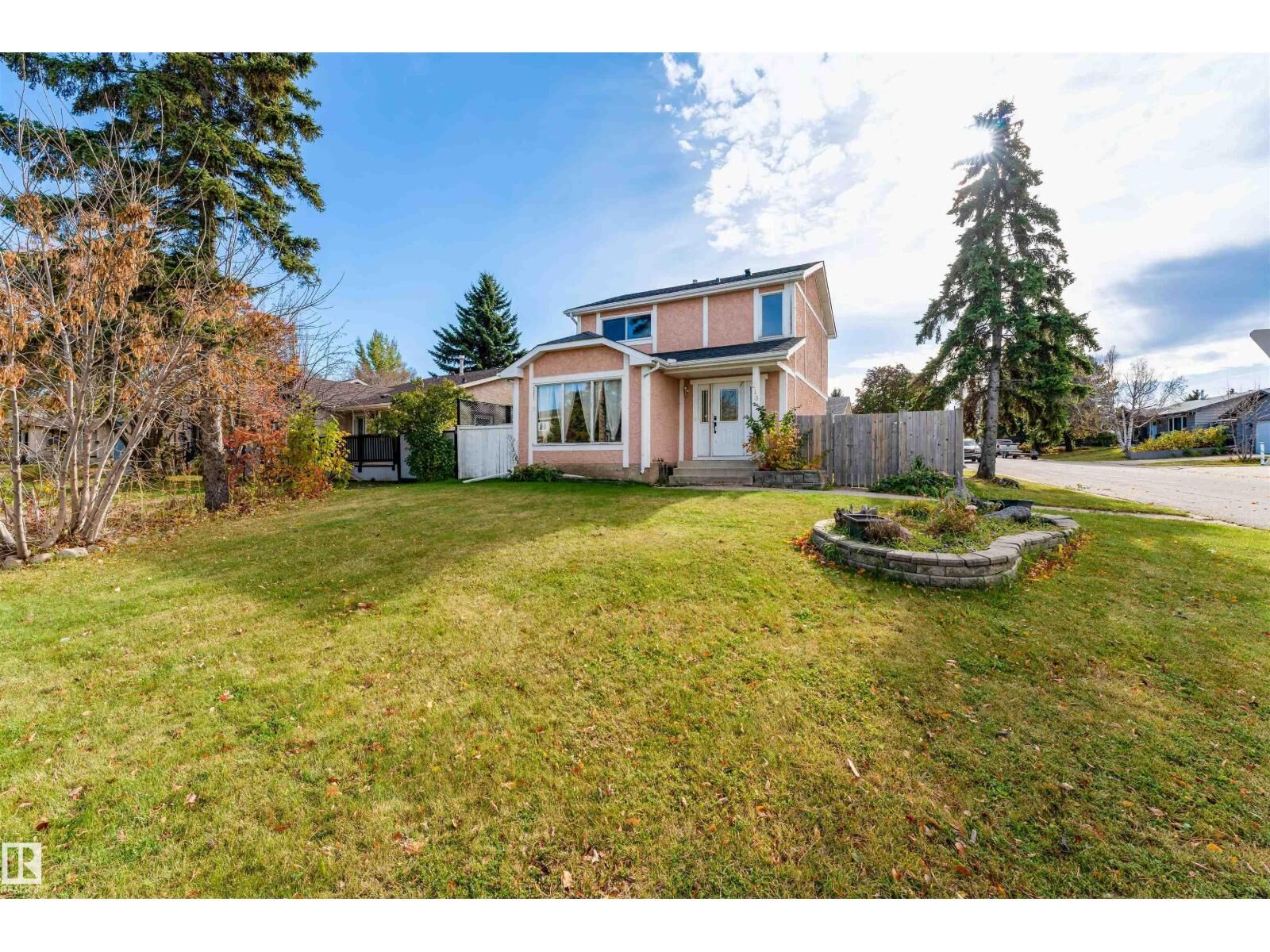 Photo de la propriété:  113 Greenwood Dr  AB T7X 1X8 