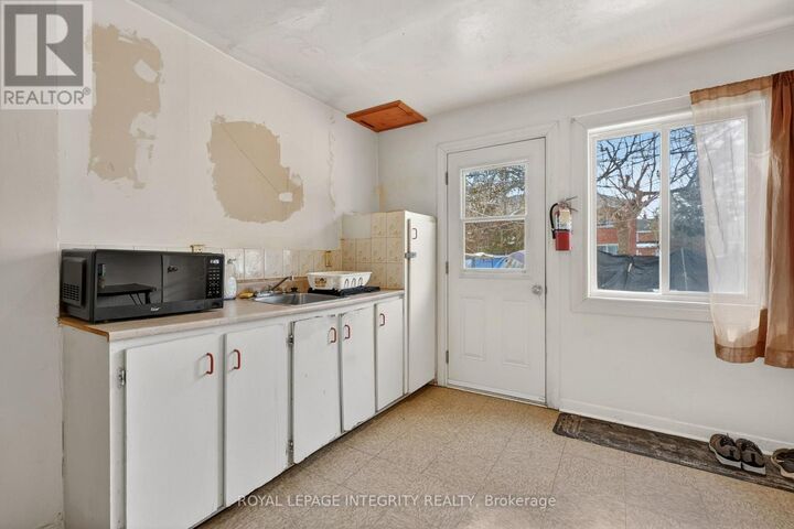 Property Photo:  324 Queen Mary Street  ON K1K 1W9 