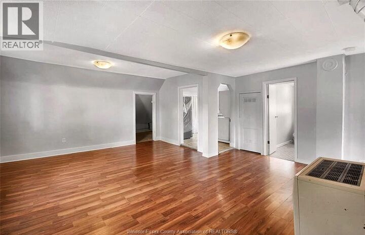 Property Photo:  736 University East 2  ON N9A 2Z7 