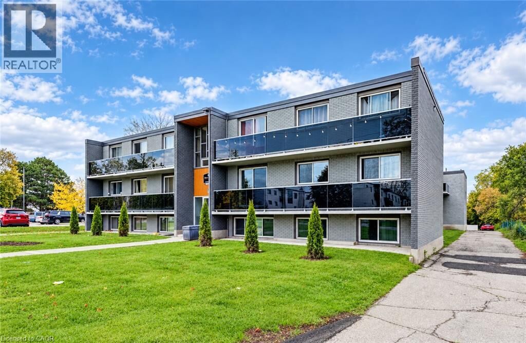 Property Photo:  82 Elgin Street South 24  ON N1R 5G5 