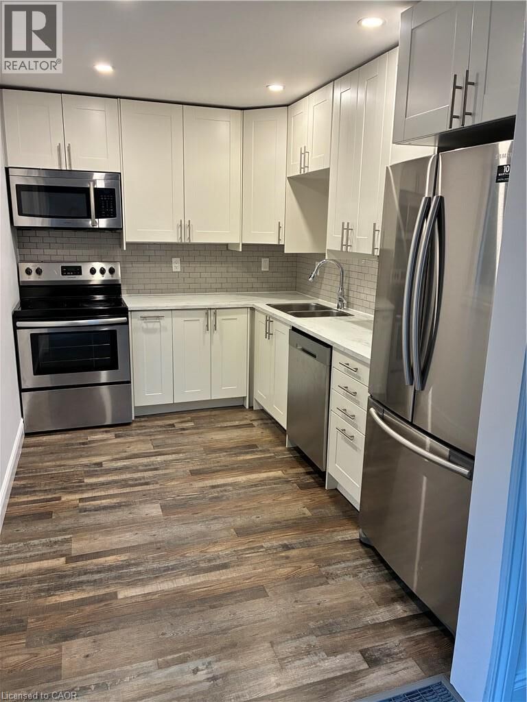 Property Photo:  246 East 27th Street Main  ON L8V 3G4 