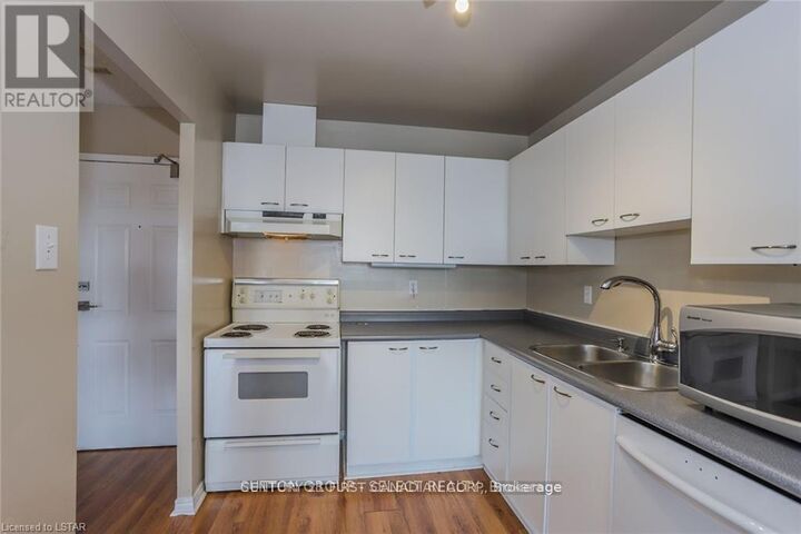 Property Photo: 30 Chapman Court 1007 ON N6G 4Y4