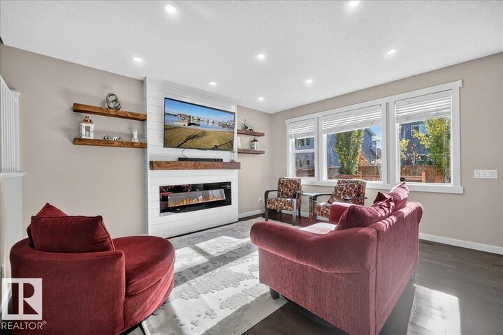 Property Photo:  8515 19 Avenue SW  AB T6X 0R6 