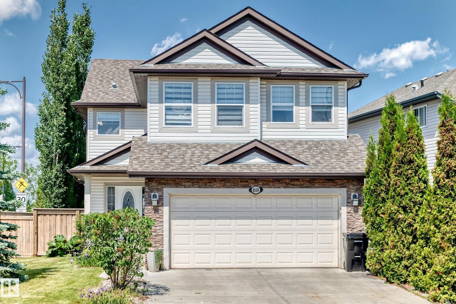 Property Photo:  8509 Sloane Crescent NW  AB T6R 0L1 