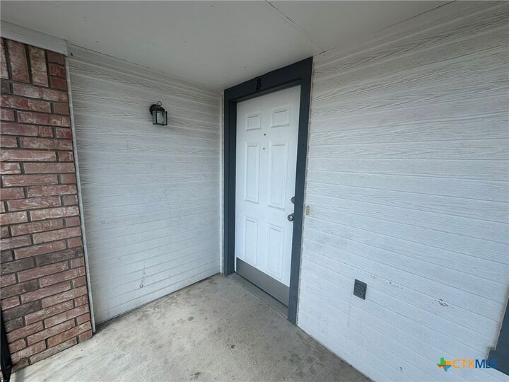 Property Photo: 204 W Truman Avenue B TX 76522