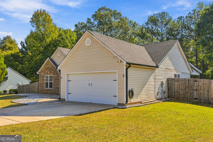 Property Photo: 170 Vintage Drive GA 30014