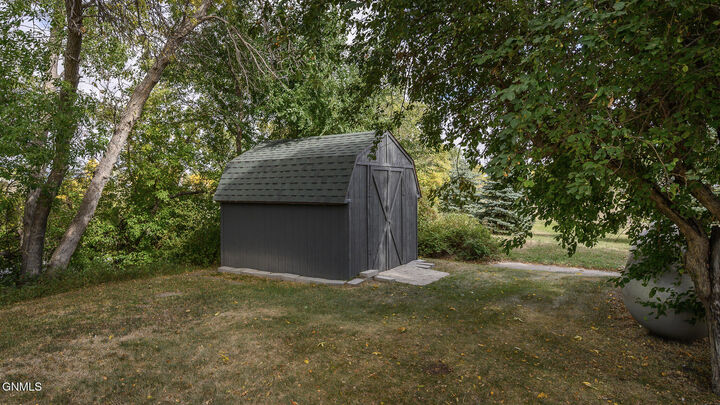 Property Photo: 319 5th Avenue NW ND 58545