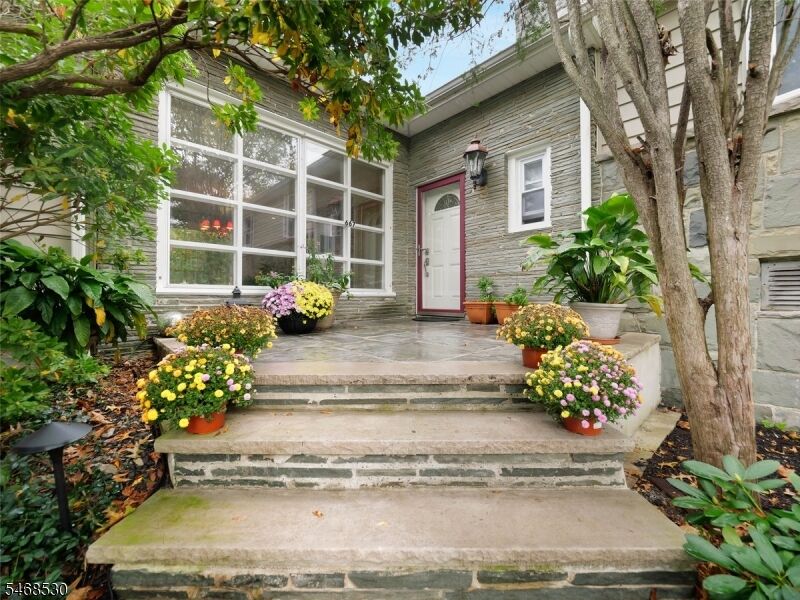 Property Photo:  667 Brentwood Dr  NJ 07079 
