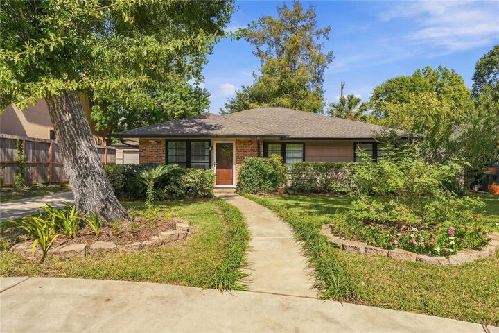Property Photo: 4612 Evergreen Street TX 77401