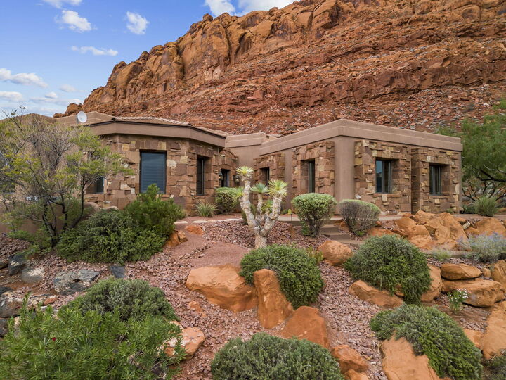 Property Photo:  2938 N Chinle Cir  UT 84770 