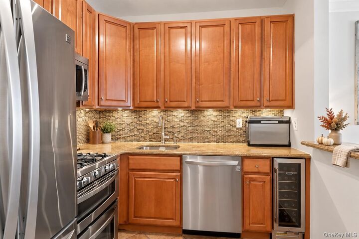 Property Photo:  126 Beacon Lane  NY 10473 