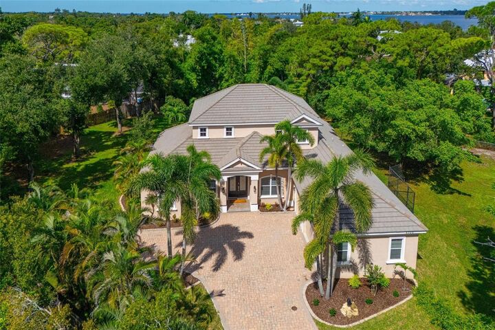 Property Photo: 3700 1st Avenue W FL 34205