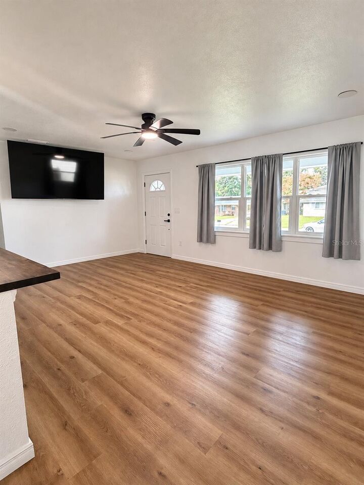 Property Photo:  120 Hawthorne Road  FL 33884 