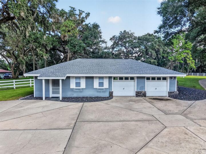 Property Photo: 15050 SE 140th Avenue Road FL 32195
