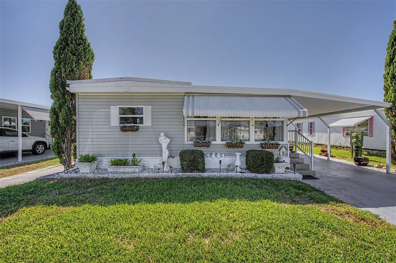 Property Photo:  18 Drury Lane  FL 34689 