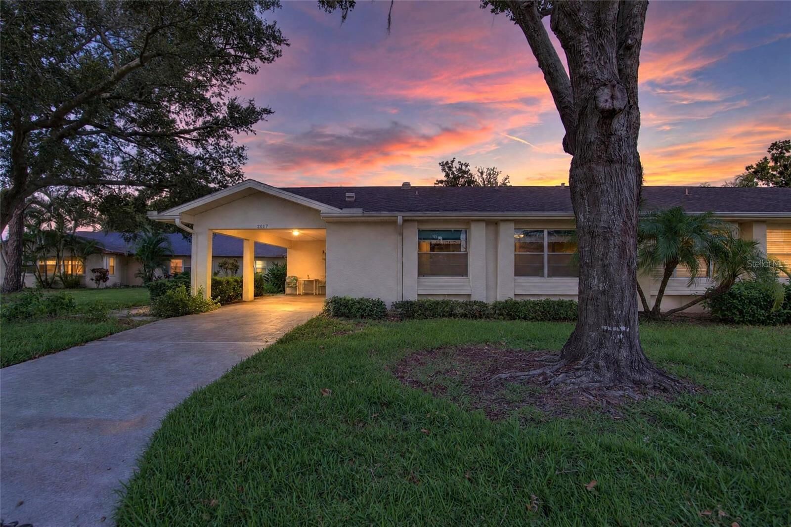 Property Photo:  2017 Hullhouse Drive  FL 33573 