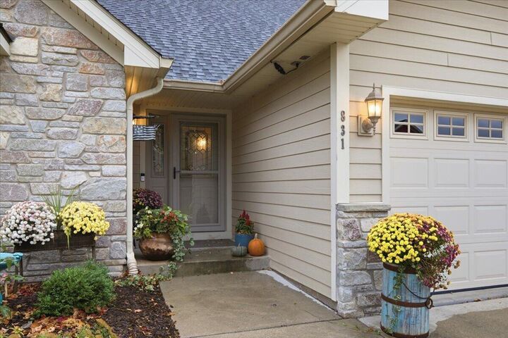 Property Photo:  831 Lorrin Pl  WI 53095 