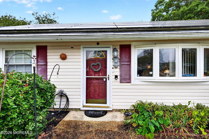 Property Photo:  7 Colonial Court  NJ 08005 