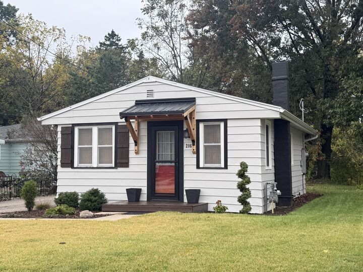 Property Photo:  206 Ward Avenue  MI 49085 